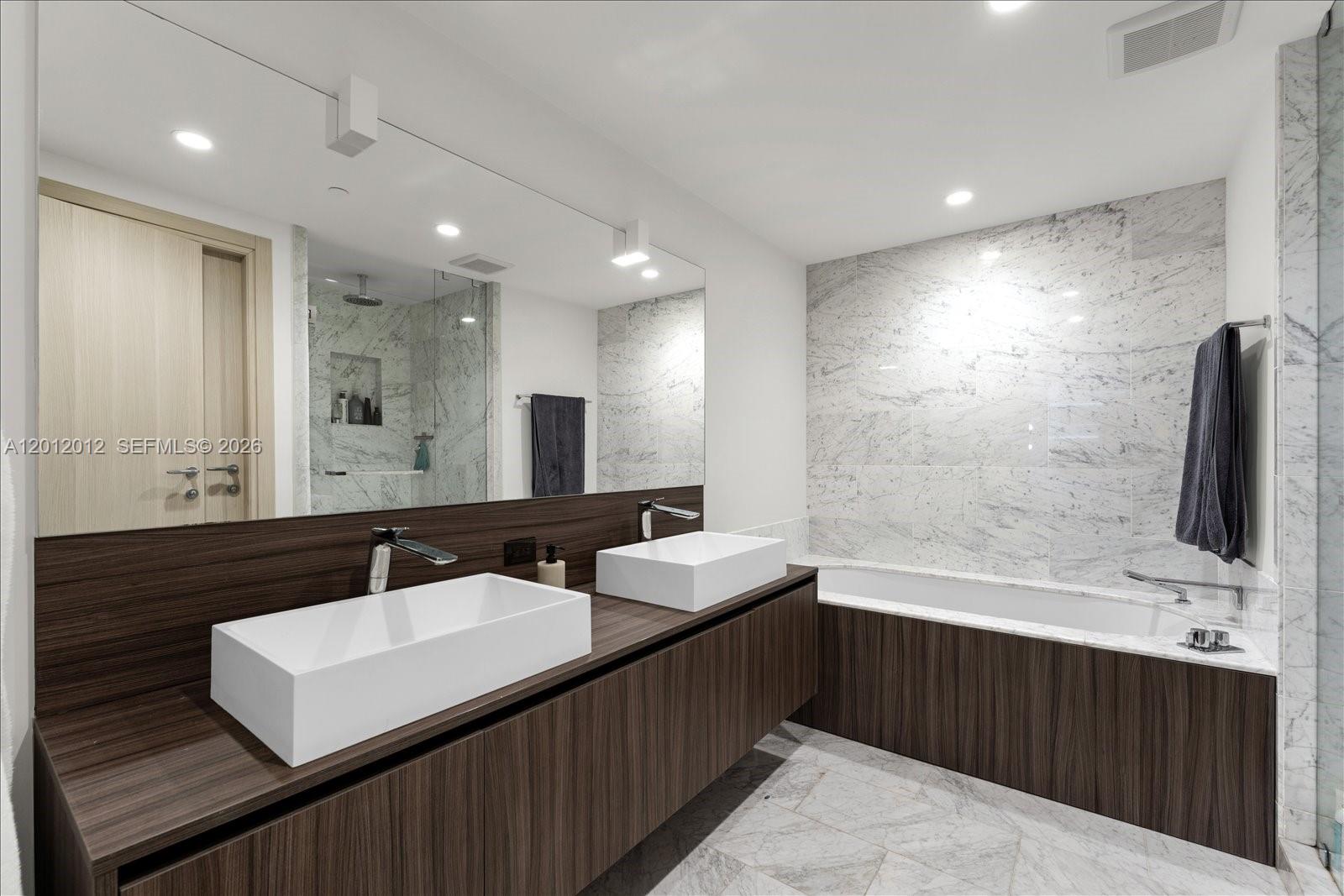 1000 Brickell Plaza, Unit 3607 Miami, FL 33131 - Photo 9 of 25