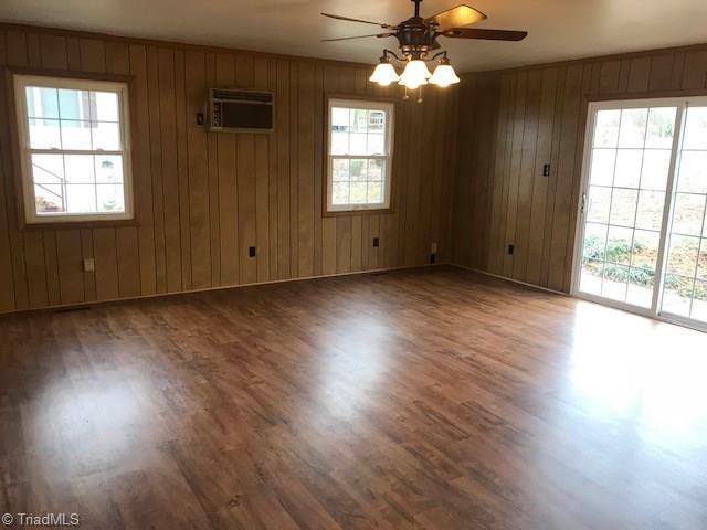 1964 Riverview Road Lexington, NC 27292 - Photo 6 of 15 Living room