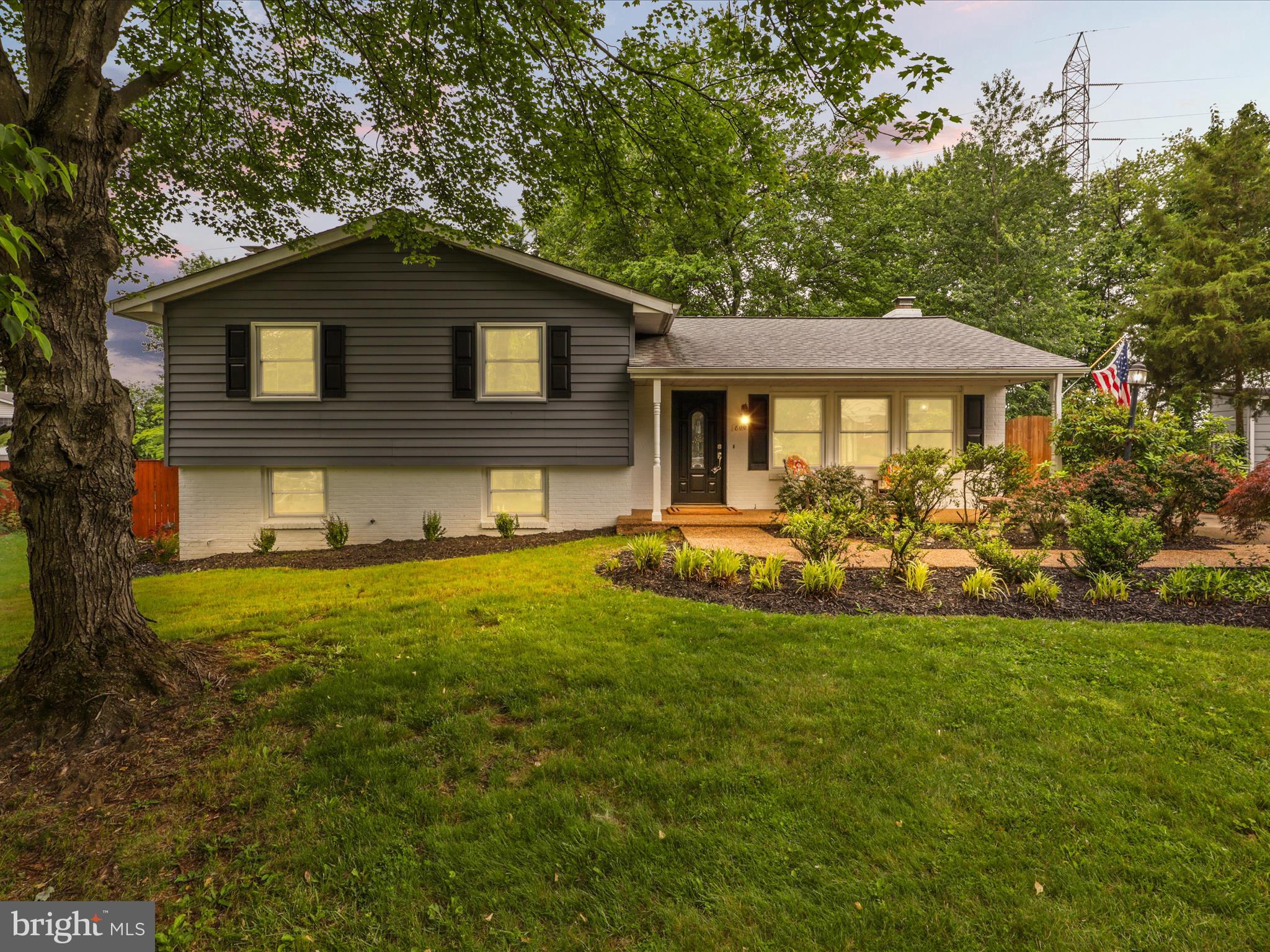 800 Williamsburg Road Sterling, VA 20164 - Photo 1 of 46 a front view of house with yard and green space