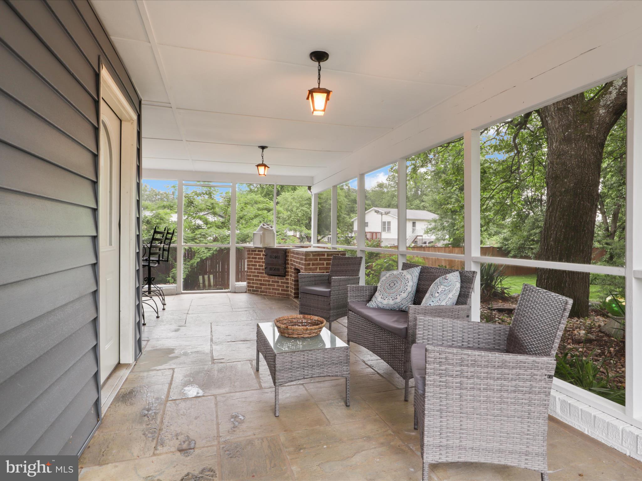 800 Williamsburg Road Sterling, VA 20164 - Photo 12 of 46 a living room with furniture and a large window