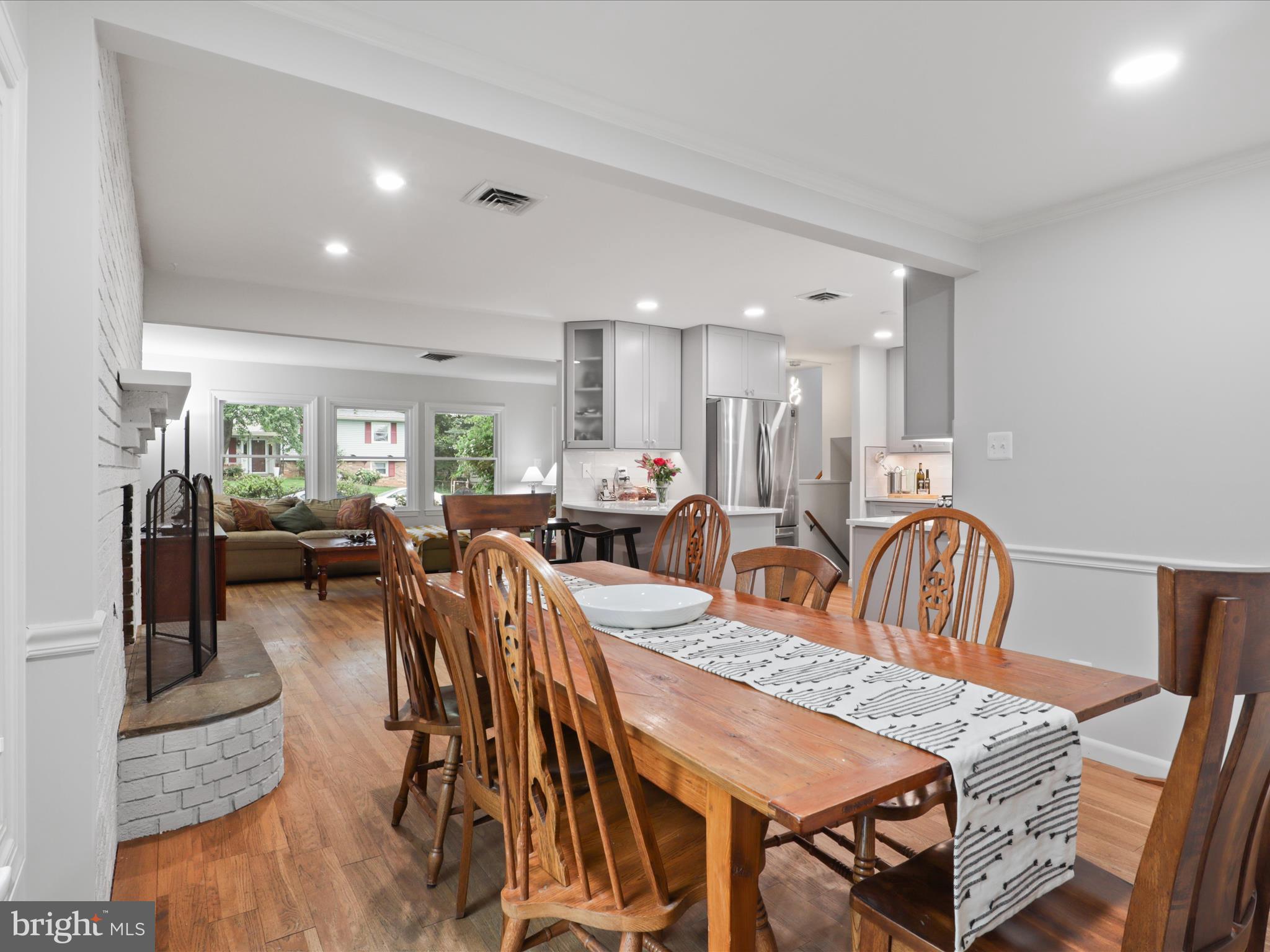 800 Williamsburg Road Sterling, VA 20164 - Photo 14 of 46 a view of a dining room with furniture