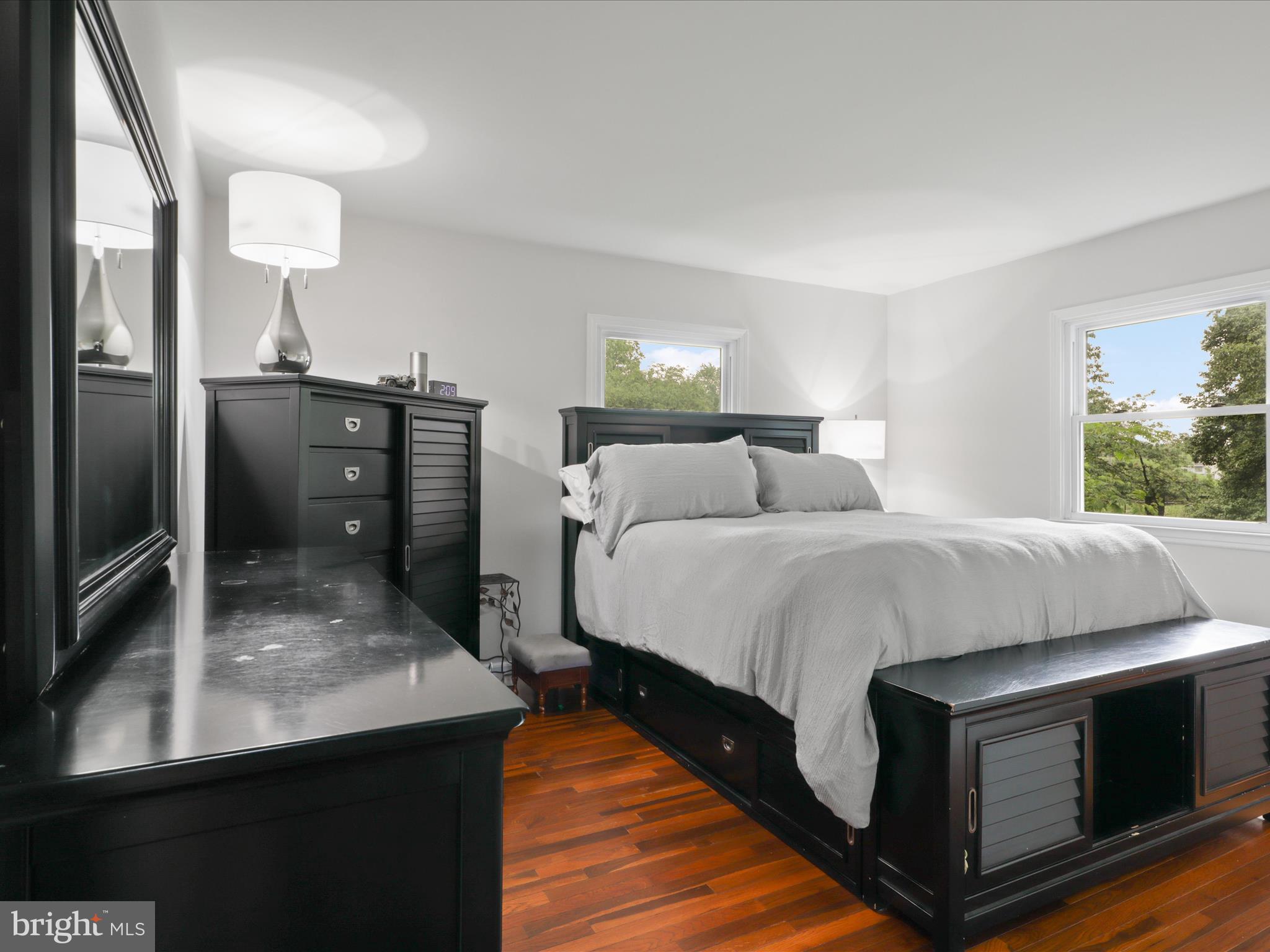 800 Williamsburg Road Sterling, VA 20164 - Photo 20 of 46 a spacious bedroom with a bed and dresser