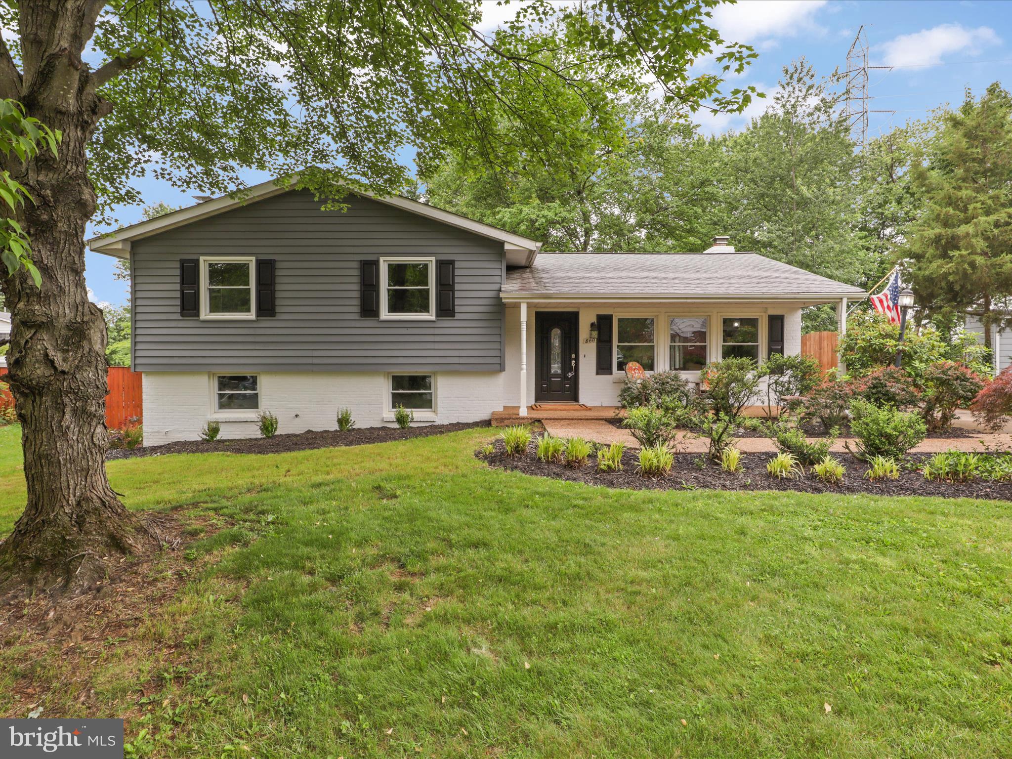 800 Williamsburg Road Sterling, VA 20164 - Photo 3 of 46 a front view of house with yard and green space