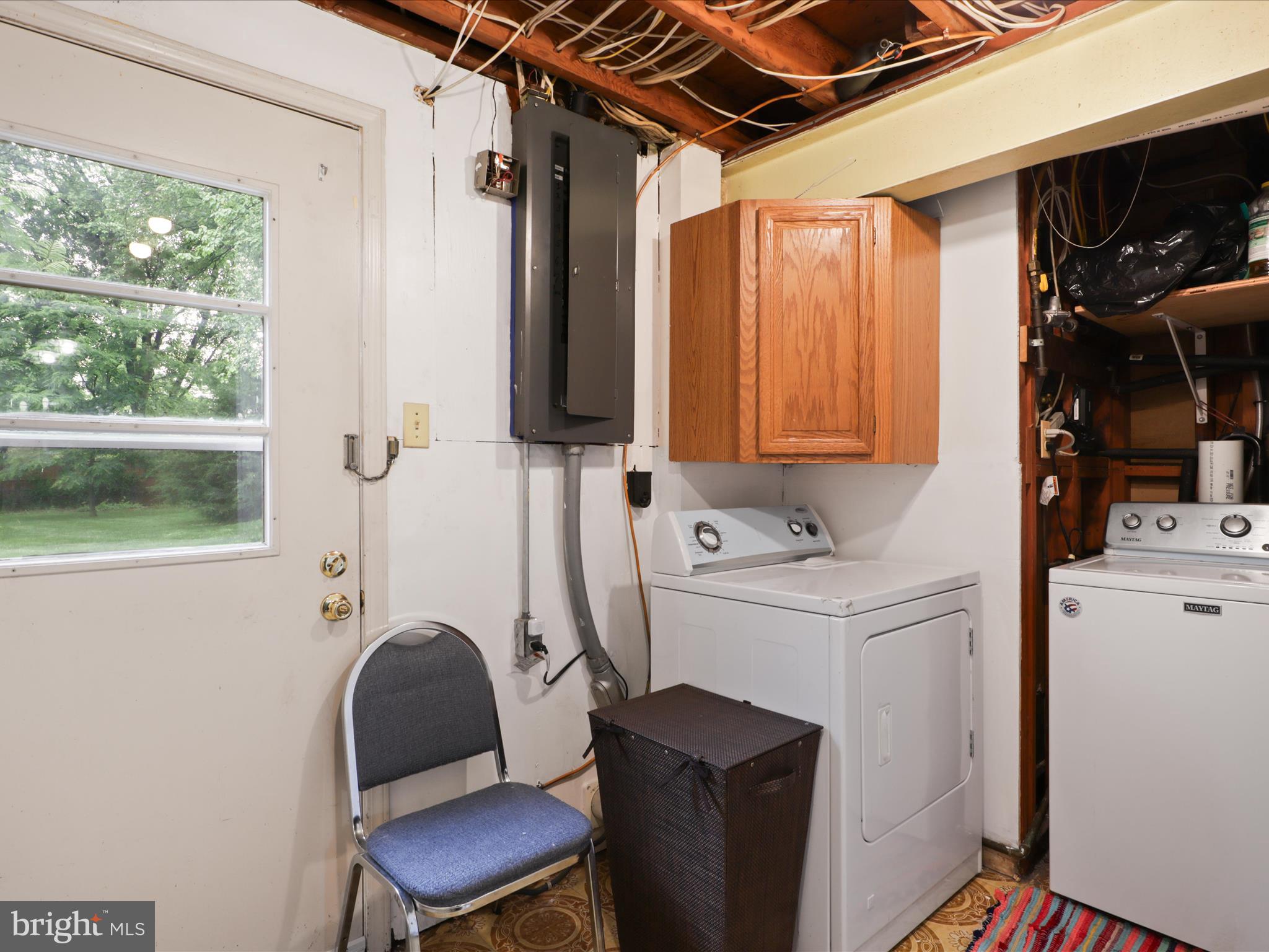 800 Williamsburg Road Sterling, VA 20164 - Photo 32 of 46 a utility room with dryer and washer