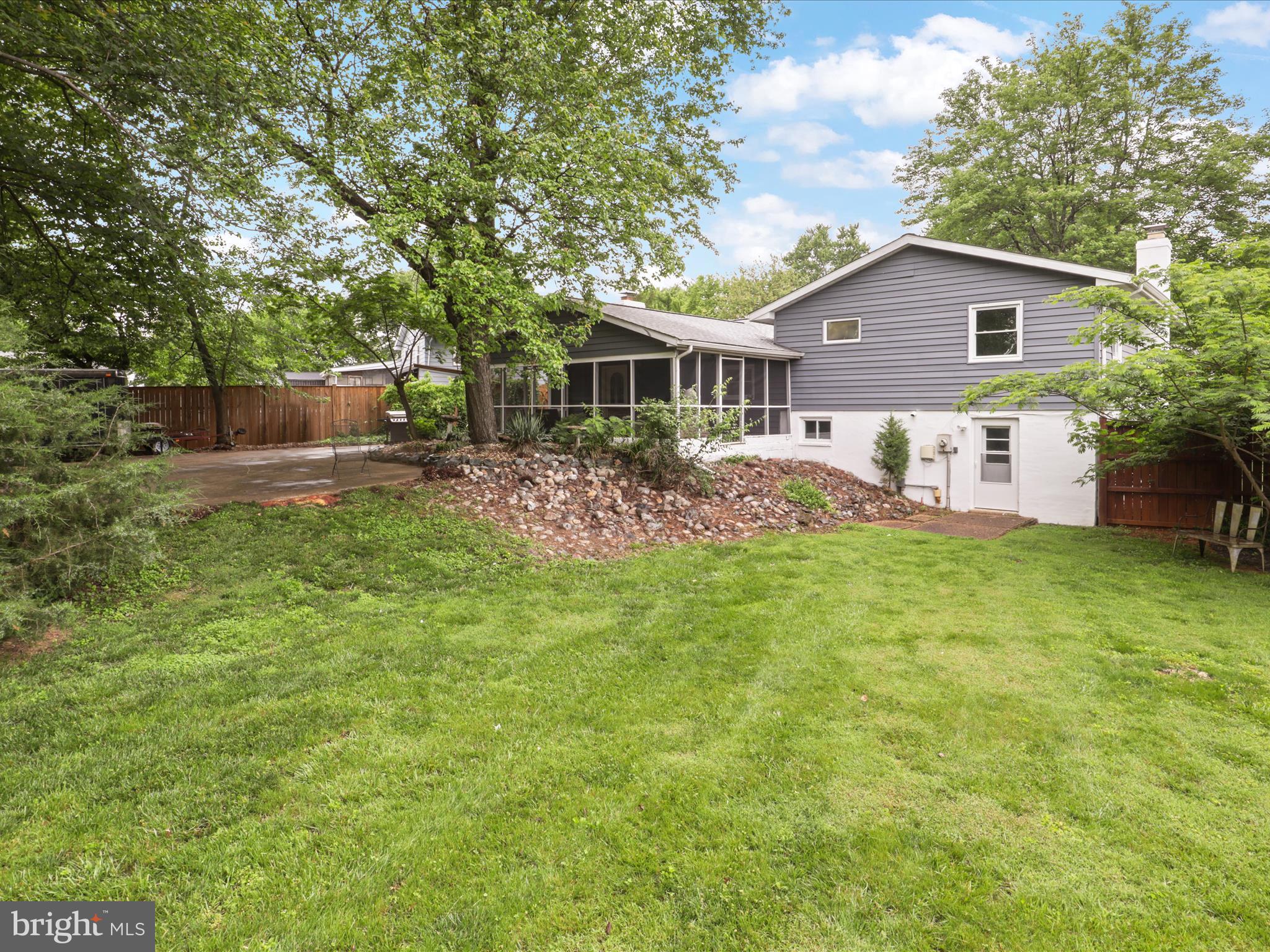 800 Williamsburg Road Sterling, VA 20164 - Photo 35 of 46 a front view of a house with garden