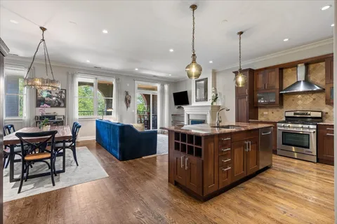 $699,000 | 4860 North Clark Street, Unit 3S, Chicago, IL 60640