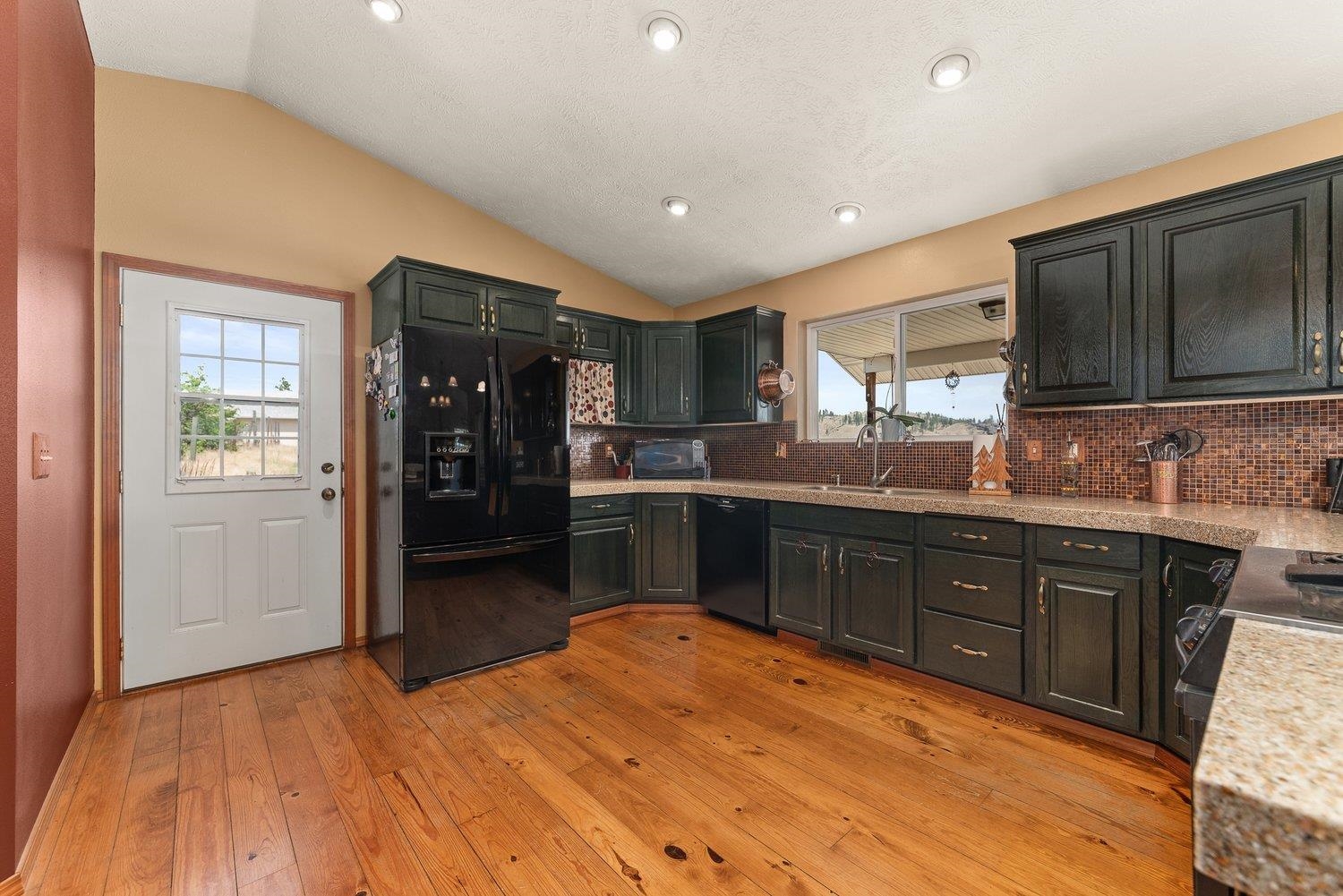 38360 Cayuse Cove Road East Davenport, WA 99122 - Photo 12 of 50