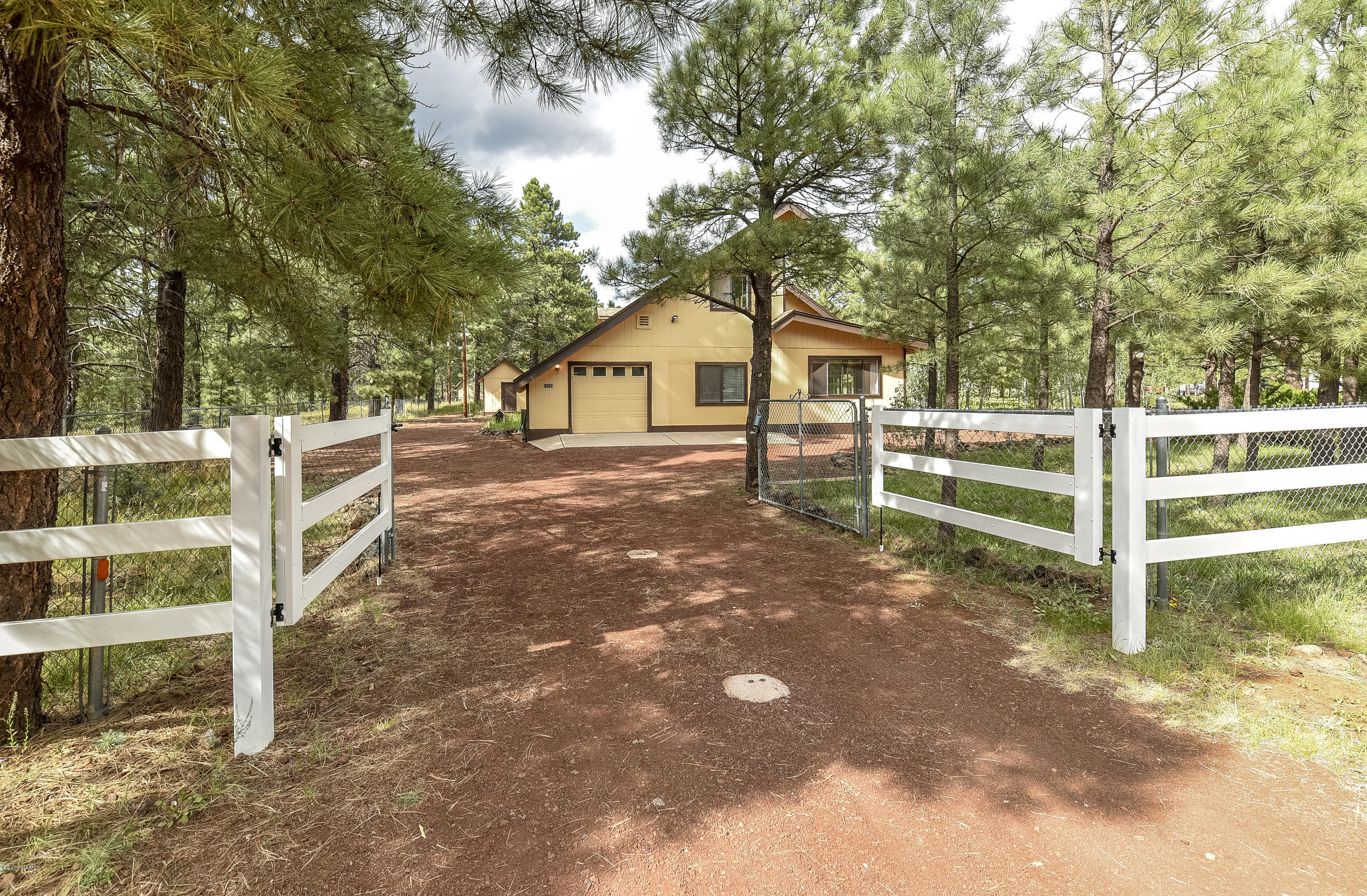 13159 King John Road Parks, AZ 86018 - Photo 1 of 40 DSC_5445