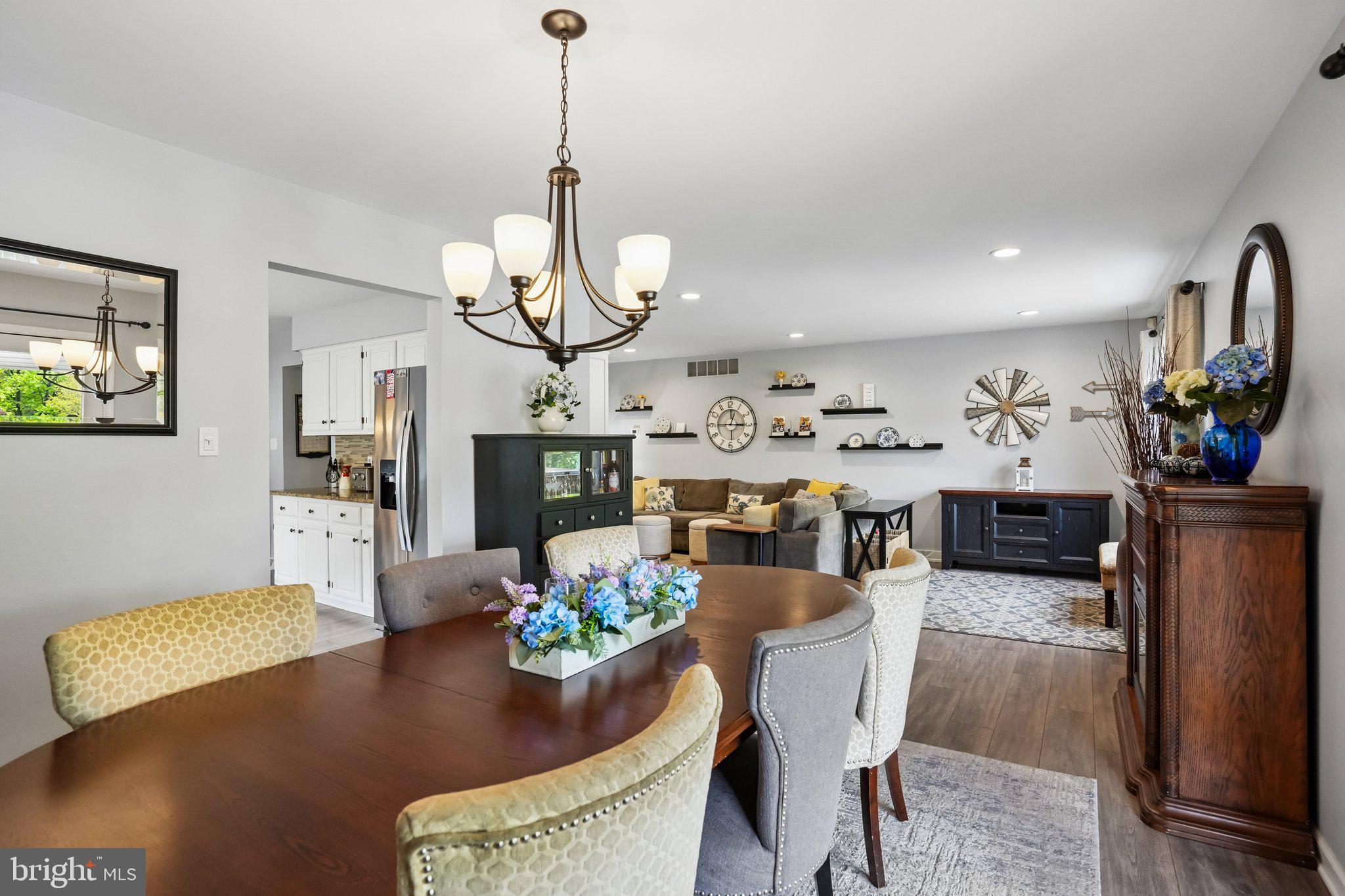 905 Bridgeboro Street Delran, NJ 08075 - Photo 8 of 24 Dining Room
