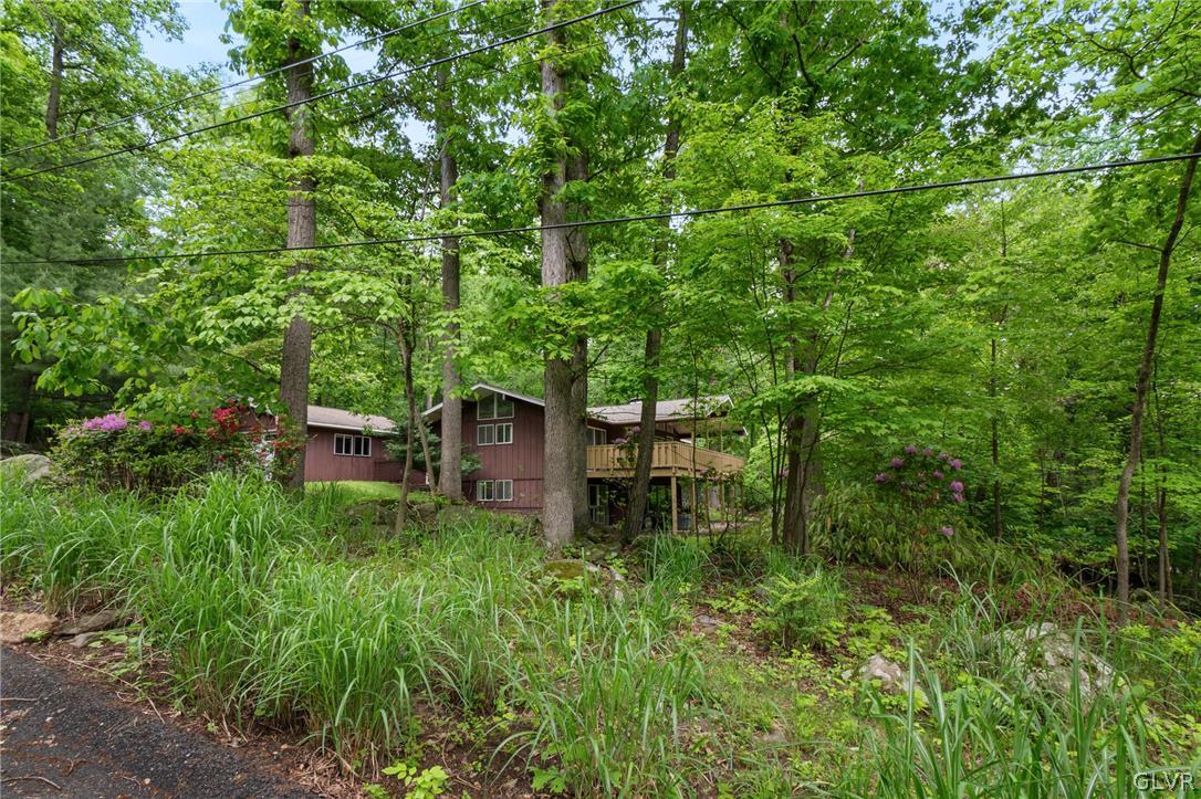 3155 Balsam Road Center Valley, PA 18034 - Photo 3 of 36 Gallery Image 3