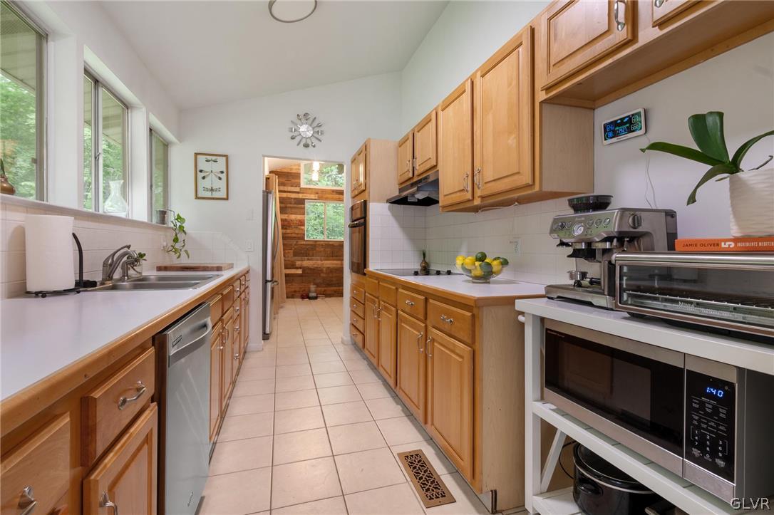 3155 Balsam Road Center Valley, PA 18034 - Photo 9 of 36 Gallery Image 9