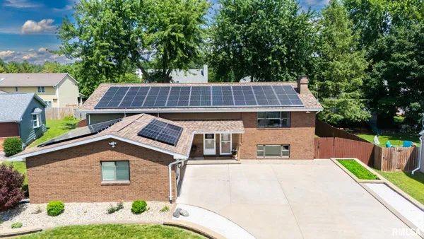 $425,000 | 7110-7112 North Rockvale Drive, Peoria, IL 61614