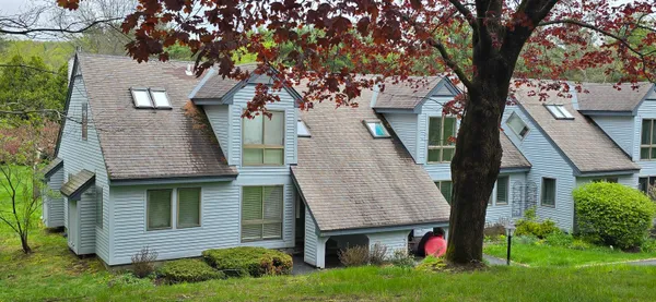 $475,000 | 111 Lakeland Drive, Unit D, Hartford, VT 05059