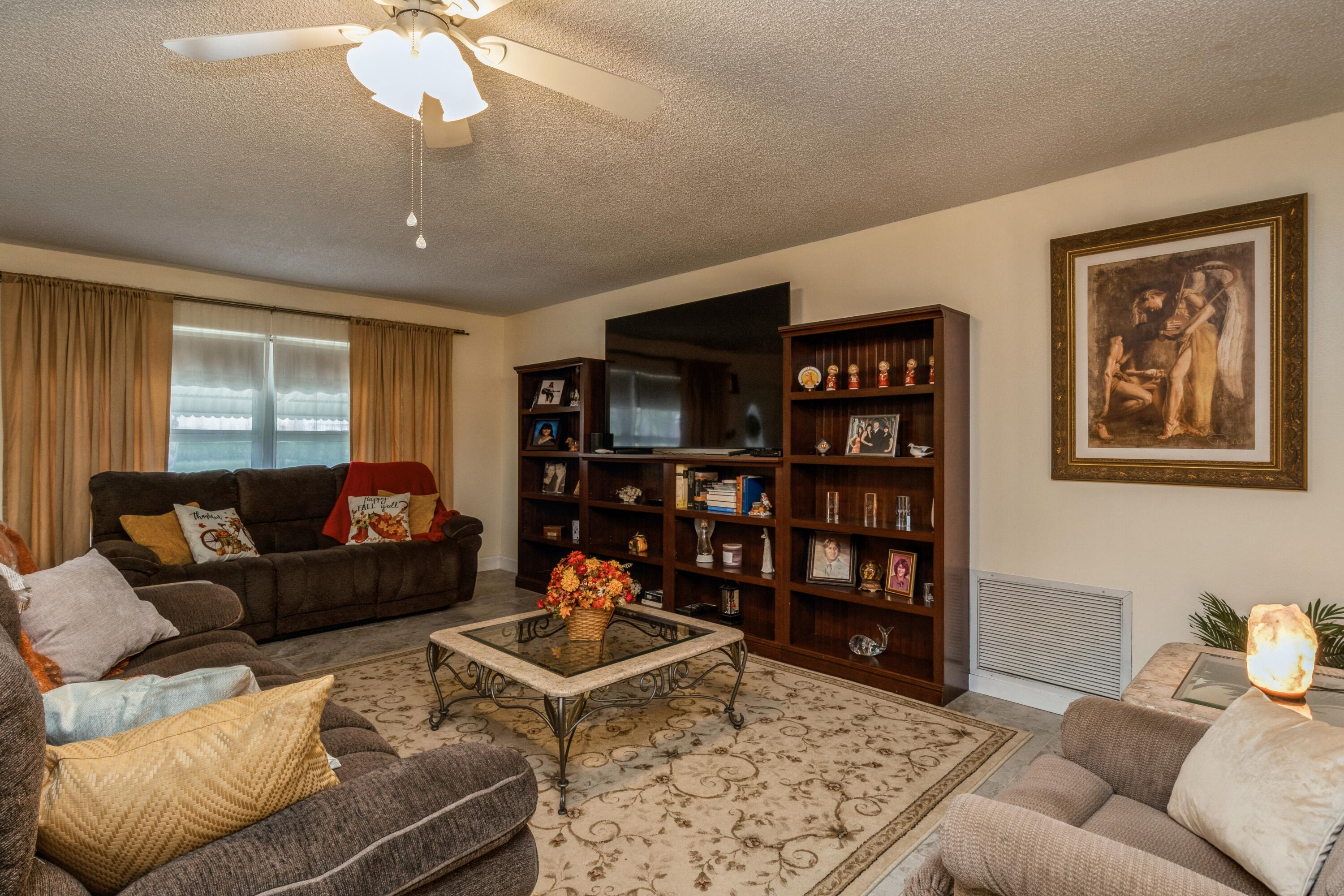 9283 Southwest 3rd Street Boca Raton, FL 33428 - Photo 22 of 33 Great room