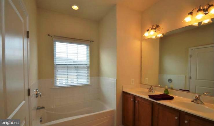 5781 Richards Valley Road Ellicott City, MD 21043 - Photo 23 of 28 Bath (Master)