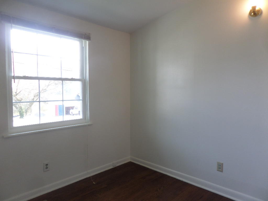224 Hillside Road Oak Ridge, TN 37830 - Photo 12 of 18 Bedroom 3
