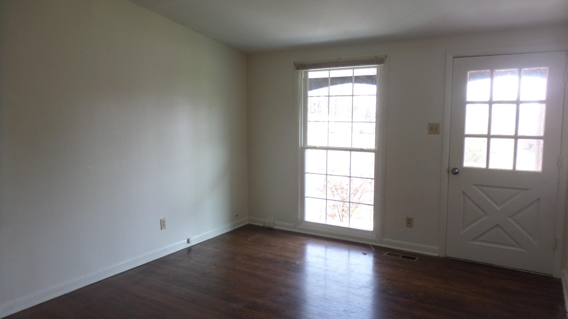 224 Hillside Road Oak Ridge, TN 37830 - Photo 7 of 18 Living Room