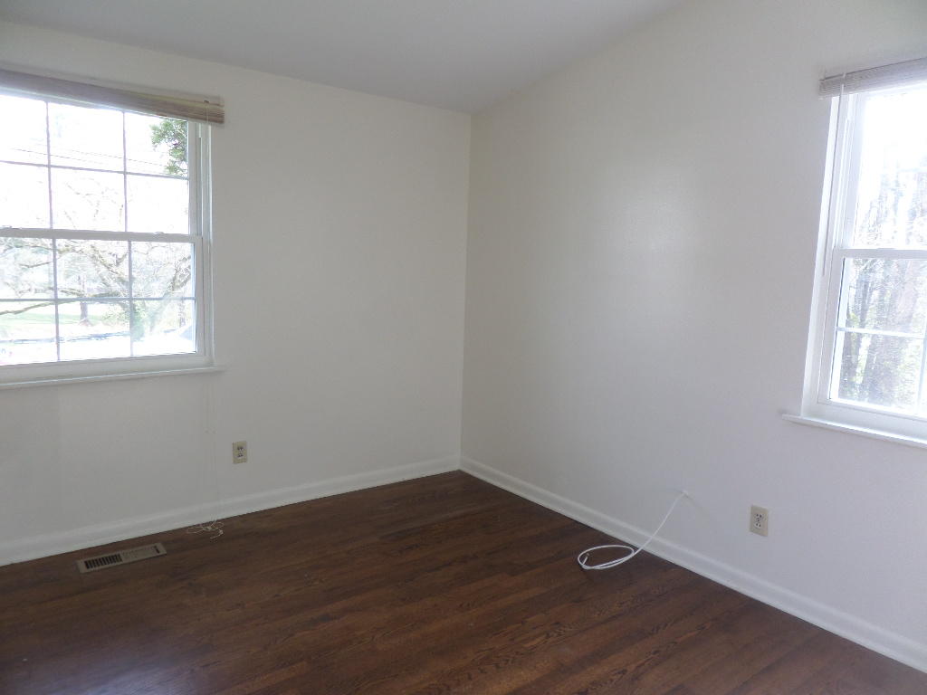 224 Hillside Road Oak Ridge, TN 37830 - Photo 10 of 18 Bedroom 2