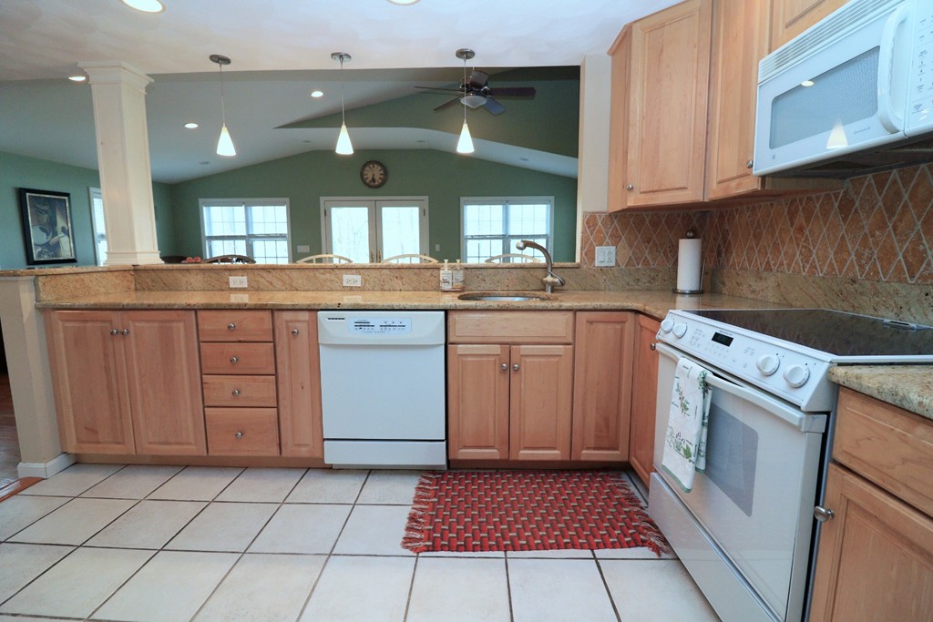93 Standish Road Needham, MA 02492 - Photo 5 of 26
