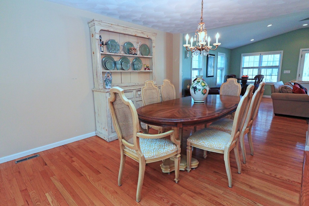 93 Standish Road Needham, MA 02492 - Photo 10 of 26
