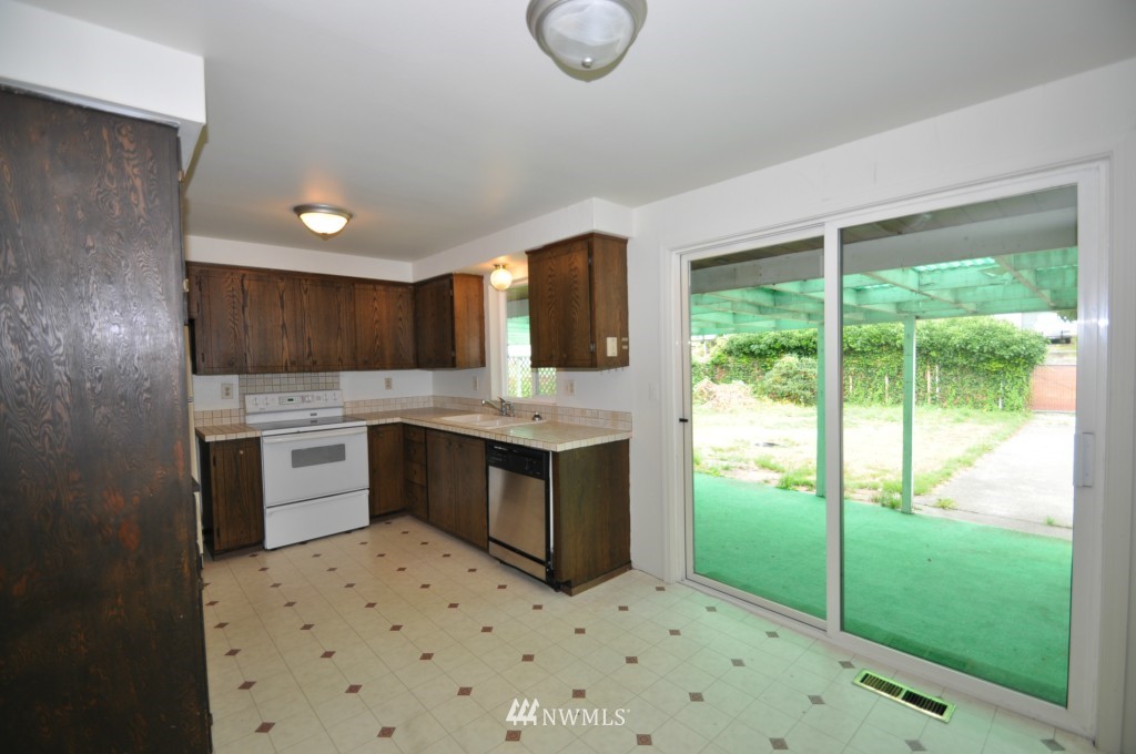 5504 Rockefeller Avenue Everett, WA 98203 - Photo 4 of 13