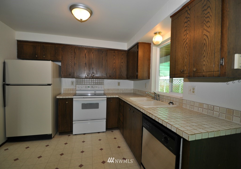 5504 Rockefeller Avenue Everett, WA 98203 - Photo 5 of 13