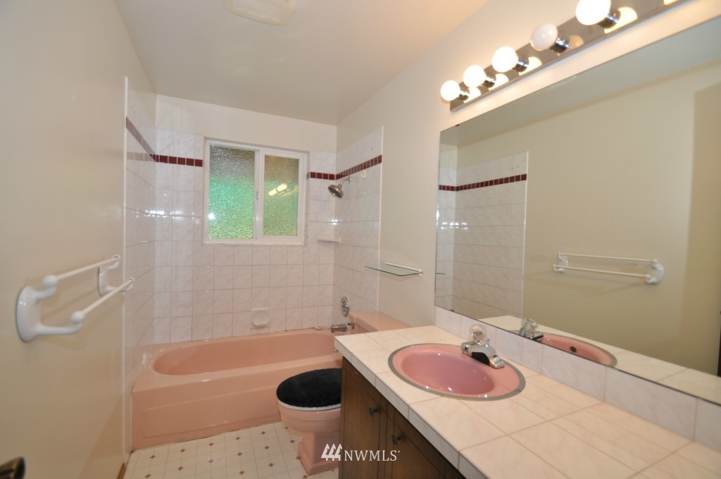 5504 Rockefeller Avenue Everett, WA 98203 - Photo 10 of 13