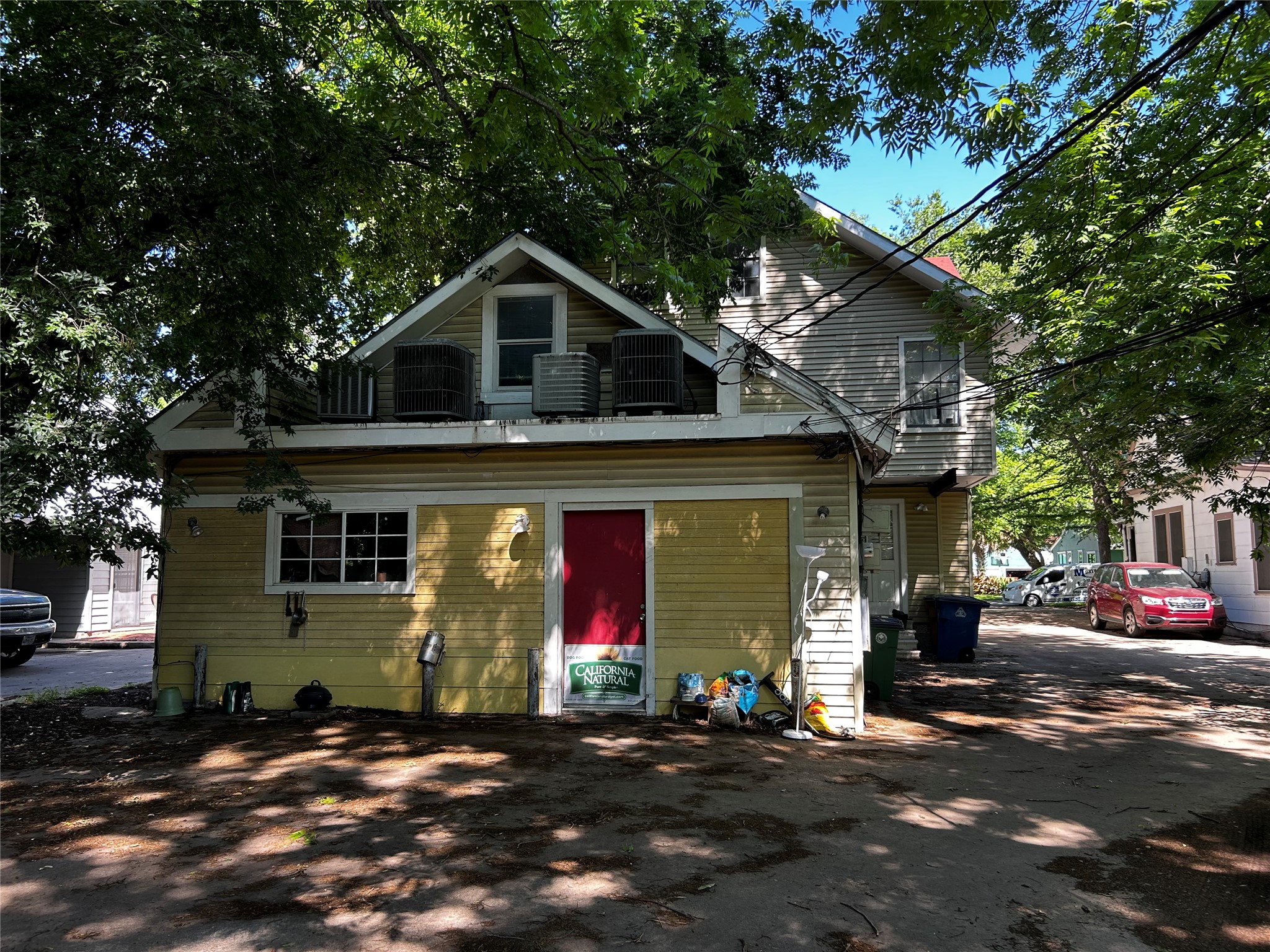 4511 B Avenue, Unit B Austin, TX 78751 - Photo 21 of 30 a front view of a house with a yard