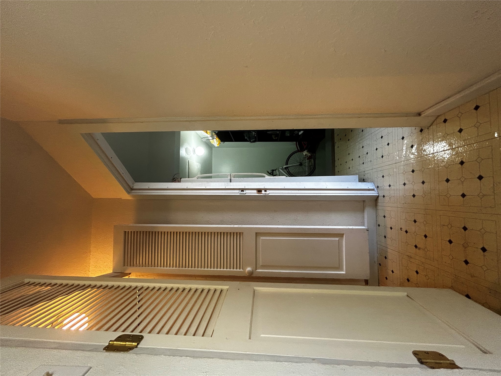 4511 B Avenue, Unit B Austin, TX 78751 - Photo 3 of 30 a view of hallway with mirror