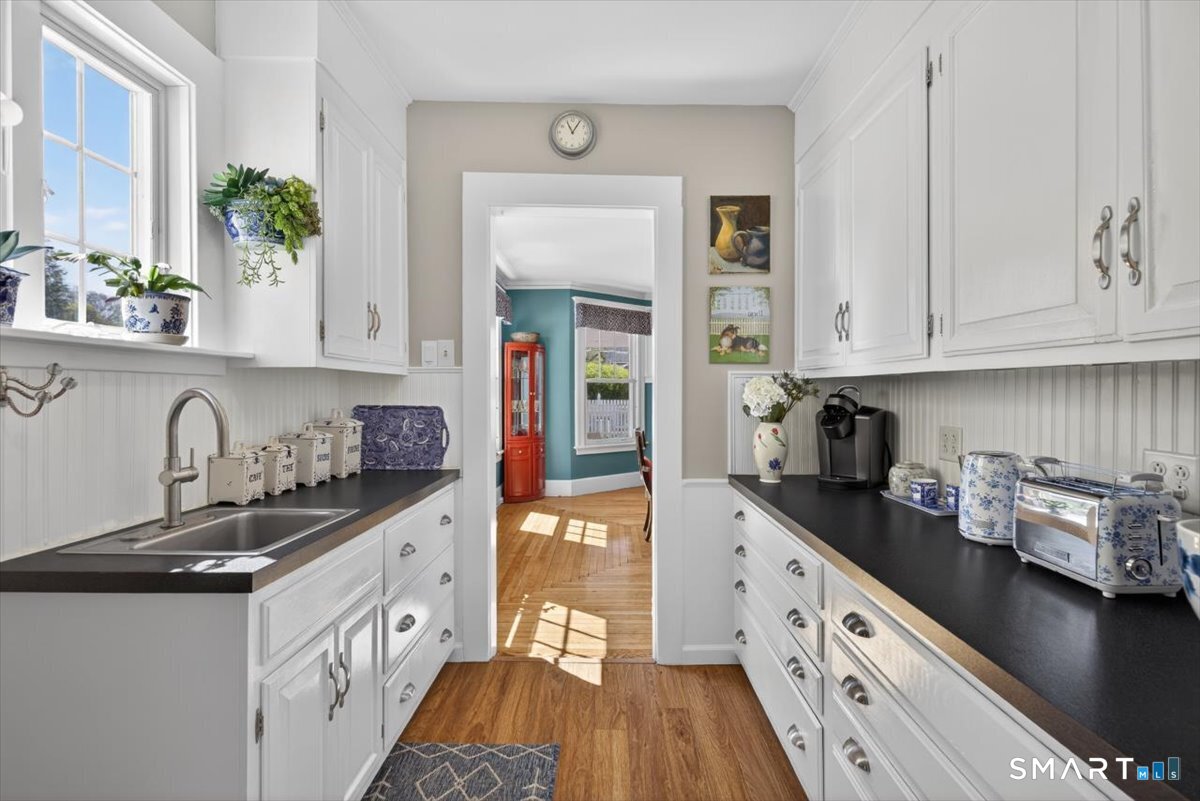 1795 Whitney Avenue Hamden, CT 06517 - Photo 7 of 40 butlers pantry with wet bar