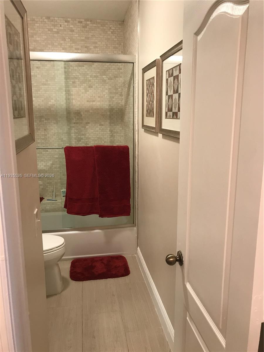 10872 Southwest 89th Street, Unit 10872 Miami, FL 33176 - Photo 8 of 25 a bathroom with a shower