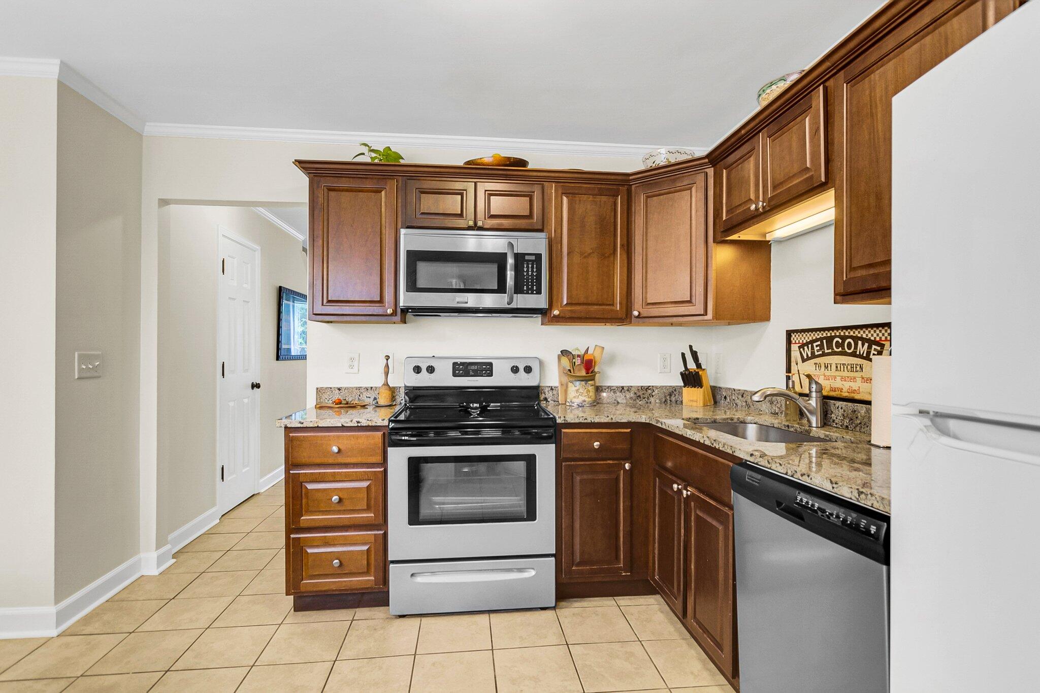1416 Camp Road, Unit B Charleston, SC 29412 - Photo 7 of 25 1416 Camp Rd, B