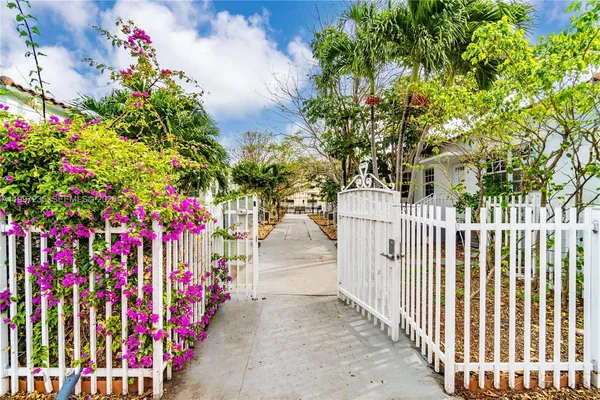 $1,850 | 8401 Crespi Boulevard, Unit 3, Miami Beach, FL 33141