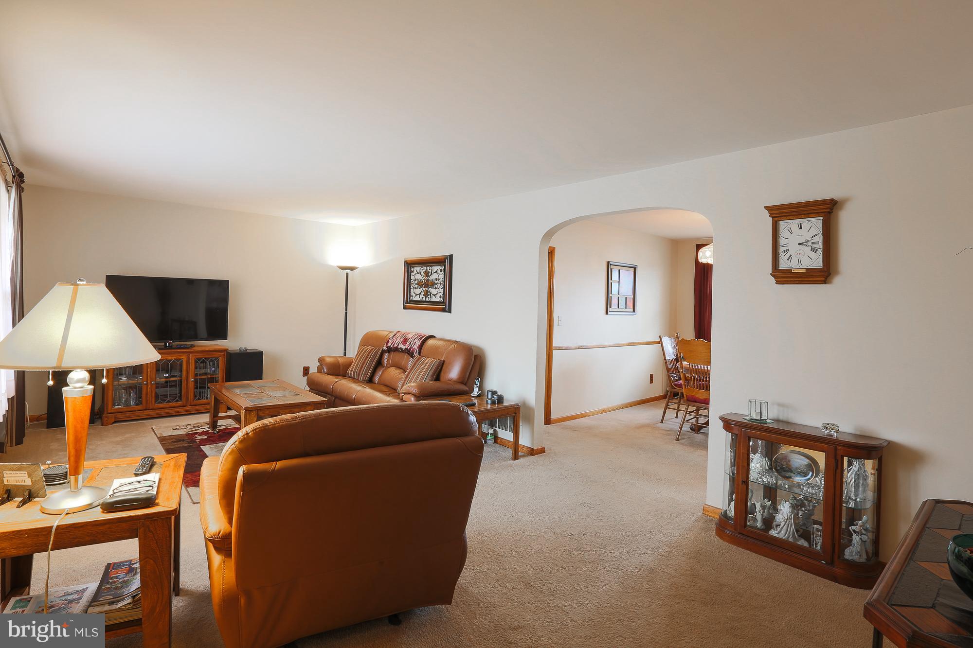 8809 Ashford Road Baltimore, MD 21234 - Photo 4 of 23 Living Room