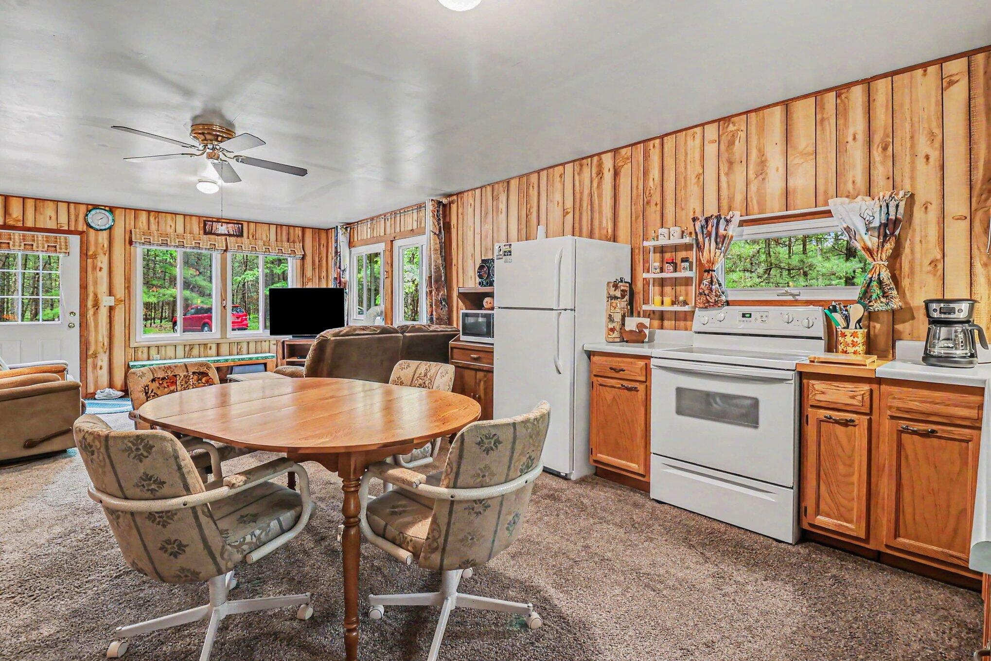 4616 Chalker Road Wellston, MI 49689 - Photo 4 of 23 Dining Room & Kitchen