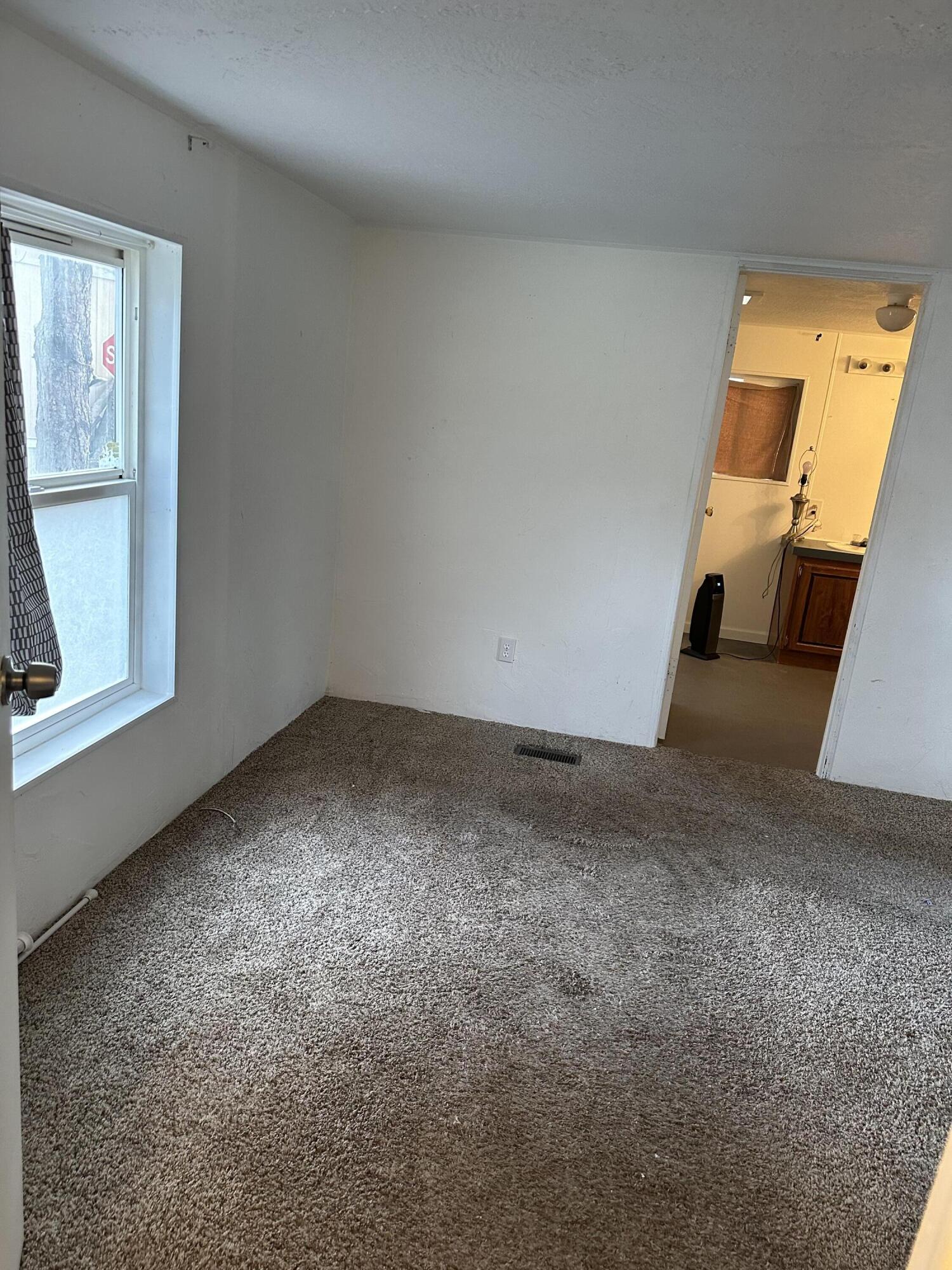 60901 Brosterhous Road, Unit 743 Bend, OR 97702 - Photo 15 of 24 PRIMARY BEDROOM