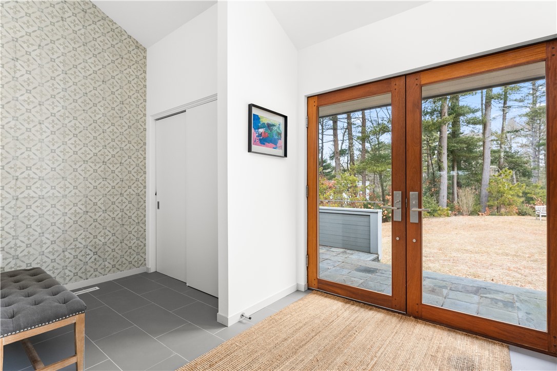 21 Fairview Avenue Hopkinton, RI 02832 - Photo 5 of 50