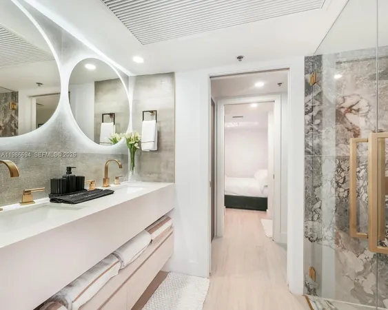 $5,500 | 100 Collins Avenue, Unit 202, Miami Beach, FL 33139