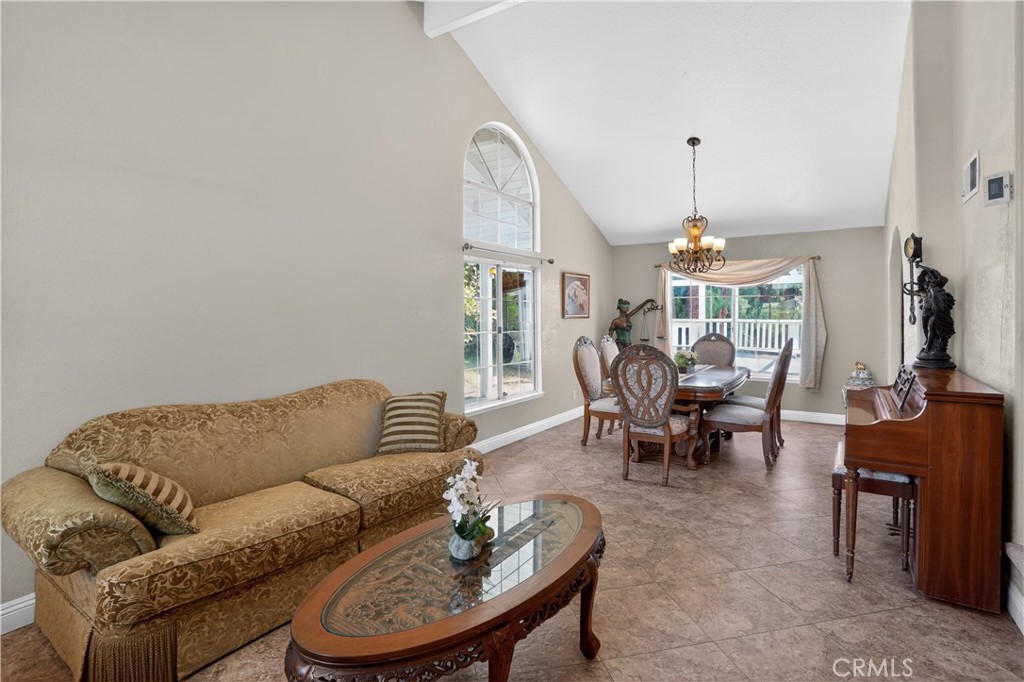 2081 Country Hills Lane Riverside, CA 92503 - Photo 7 of 25