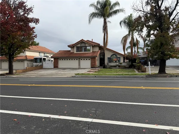 $895,000 | 2421 Mangular Avenue, Corona, CA 92882