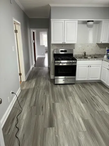 $695,000 | 5700 North Parkside Avenue, Chicago, IL 60646