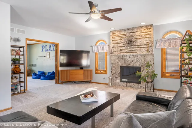 $660,000 | 15022 South Woodcrest Avenue, Homer Glen, IL 60491