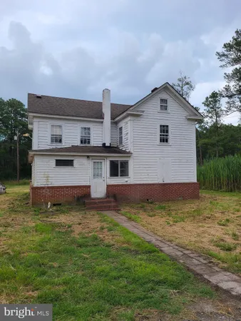 a view of a house with a yard and a large tree center