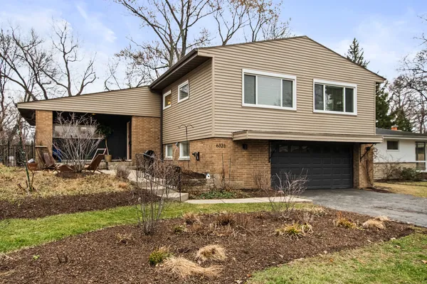 $899,000 | 6323 North Kirkwood Avenue, Chicago, IL 60646