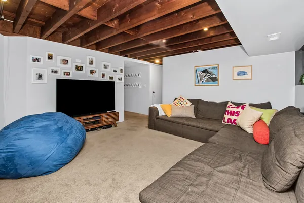 $899,000 | 6323 North Kirkwood Avenue, Chicago, IL 60646