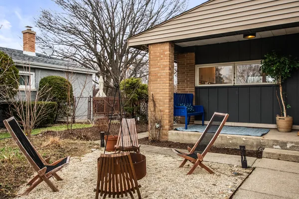 $899,000 | 6323 North Kirkwood Avenue, Chicago, IL 60646