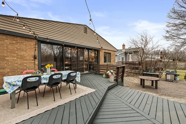 $899,000 | 6323 North Kirkwood Avenue, Chicago, IL 60646