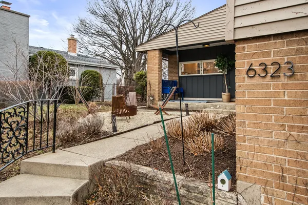 $899,000 | 6323 North Kirkwood Avenue, Chicago, IL 60646
