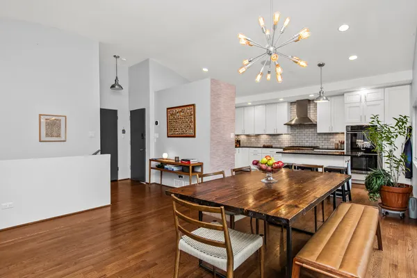 $899,000 | 6323 North Kirkwood Avenue, Chicago, IL 60646