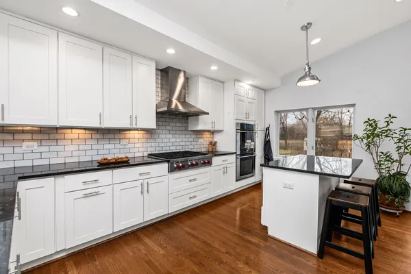 $899,000 | 6323 North Kirkwood Avenue, Chicago, IL 60646